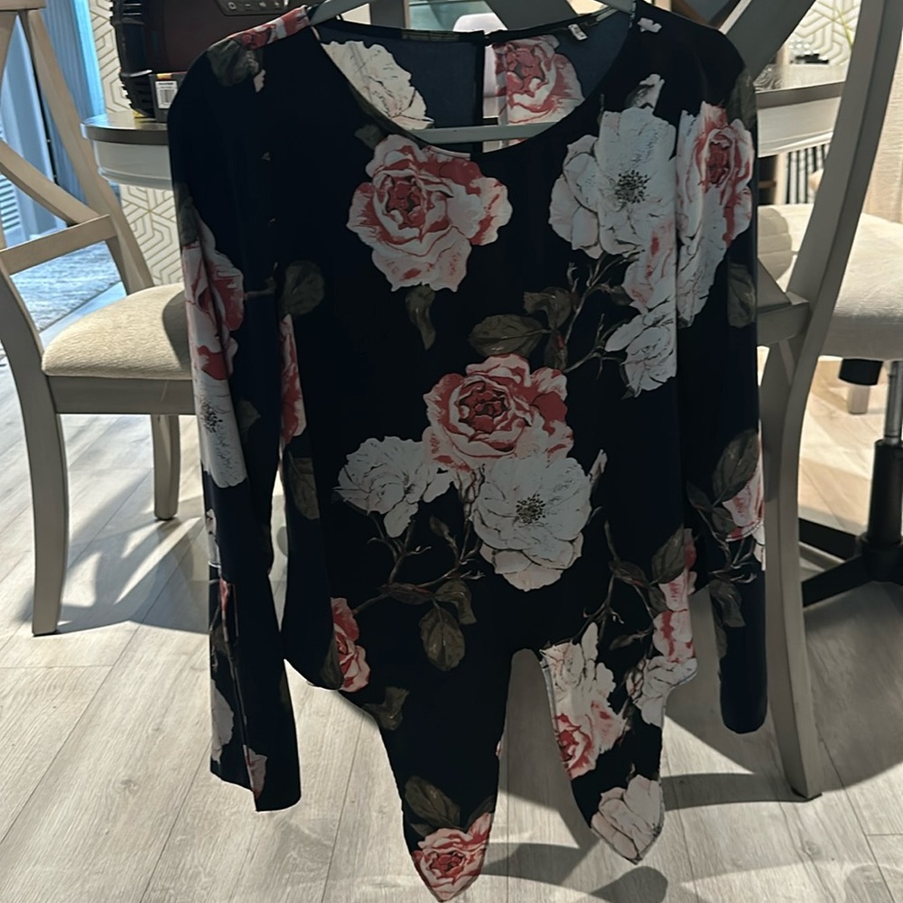 Women’s PS Dynamite Floral Too with tie in front. Super cute for Summer